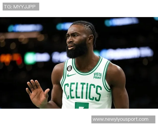 杰伦布朗弧顶三分精准回应个人得分已突破30分展现强大实力