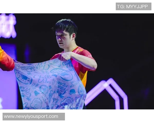 樊振东晒齐达内签名球衣照片期待未来与齐祖共踢足球的美好时刻